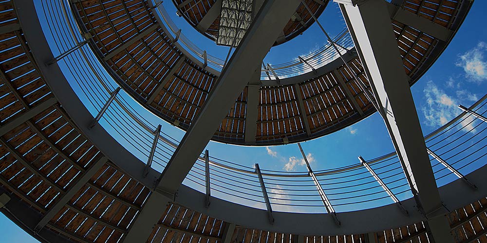 Foto mit Blick auf die Aussentreppe des Aussichturms